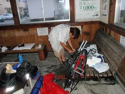 板東駅のチャリ遍路くん