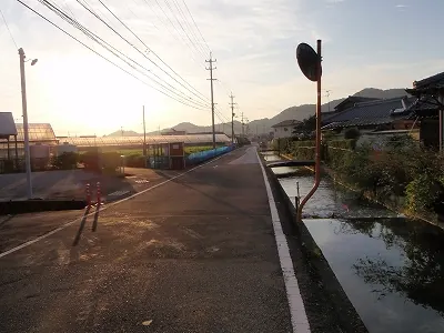 朝の遍路道(36番青龍寺へ)