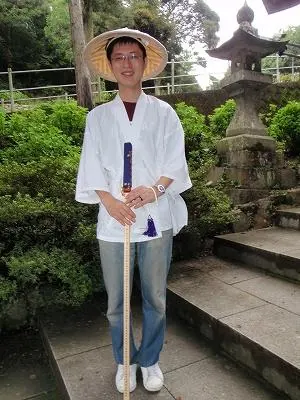 まじめそうな若者遍路
