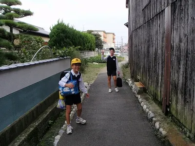 下校中のガキ