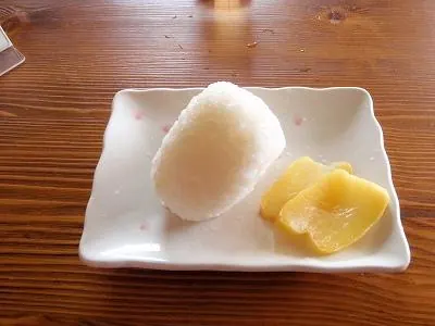 オムスビとたくあん